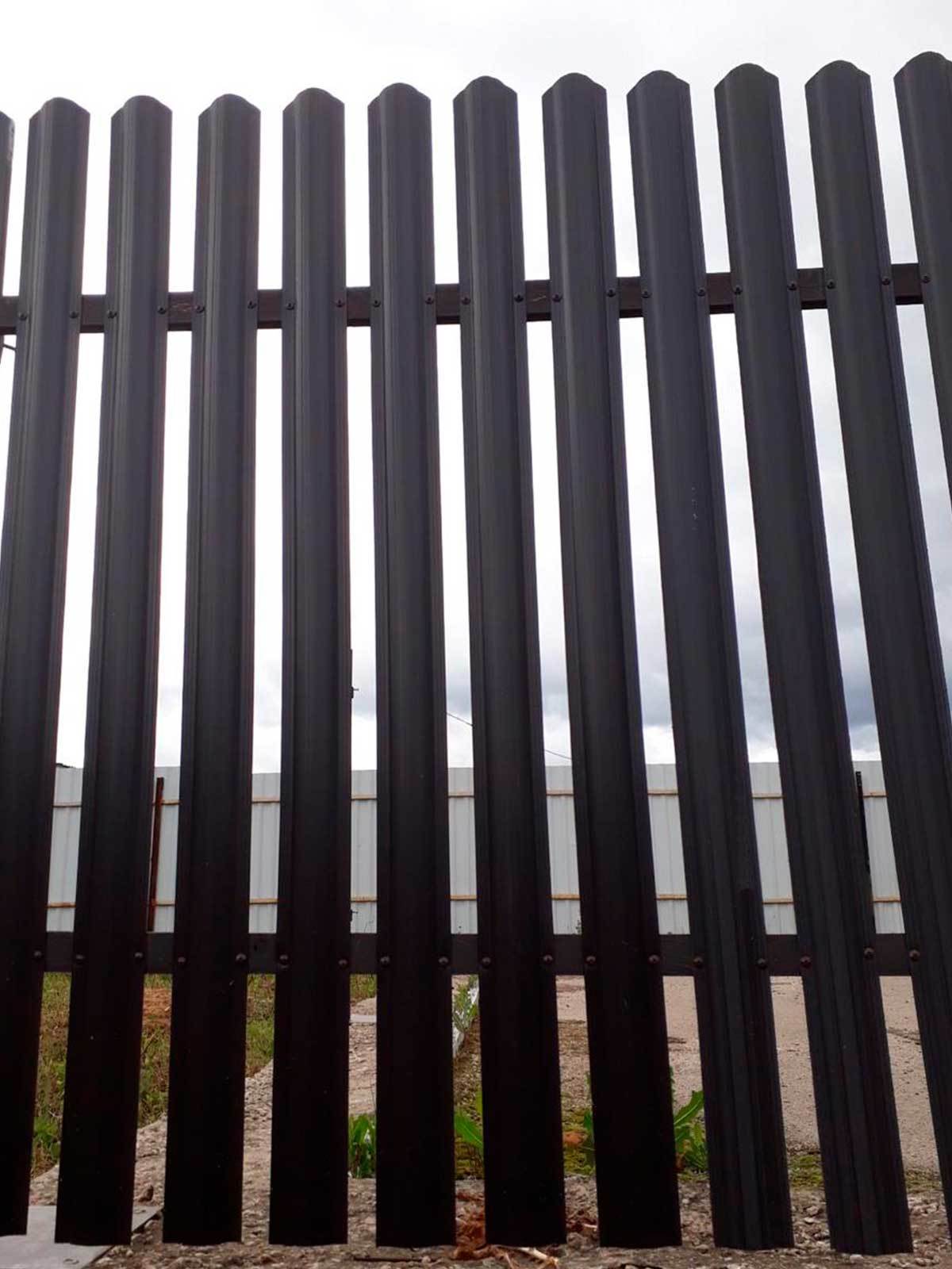 Штакетник пластиковый хаки RAL 6005 ГеоПластБорд GPBST-162 - Вид №7