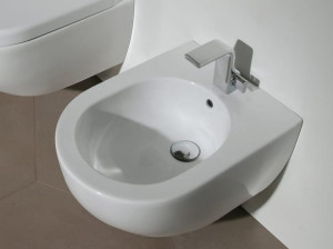 Керамическое подвесное биде с переливом