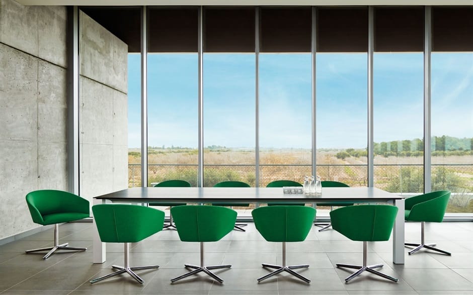 Мягкий стул с подлокотниками Andreu World бренди ARCH-00086030 - Вид №1