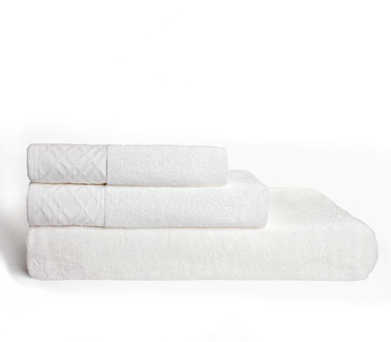 Наш день начинается с полотенца для лица и заканчивается банным полотенцем. Этот продукт требует особо тщательного выбора, ведь как приятно ощущать мягкость и нежность махрового полотна. Коллекции полотенец JE' TAIME от STENOVA HOME - это сочетание высоко Victoria Stenova 216211 - Вид №1