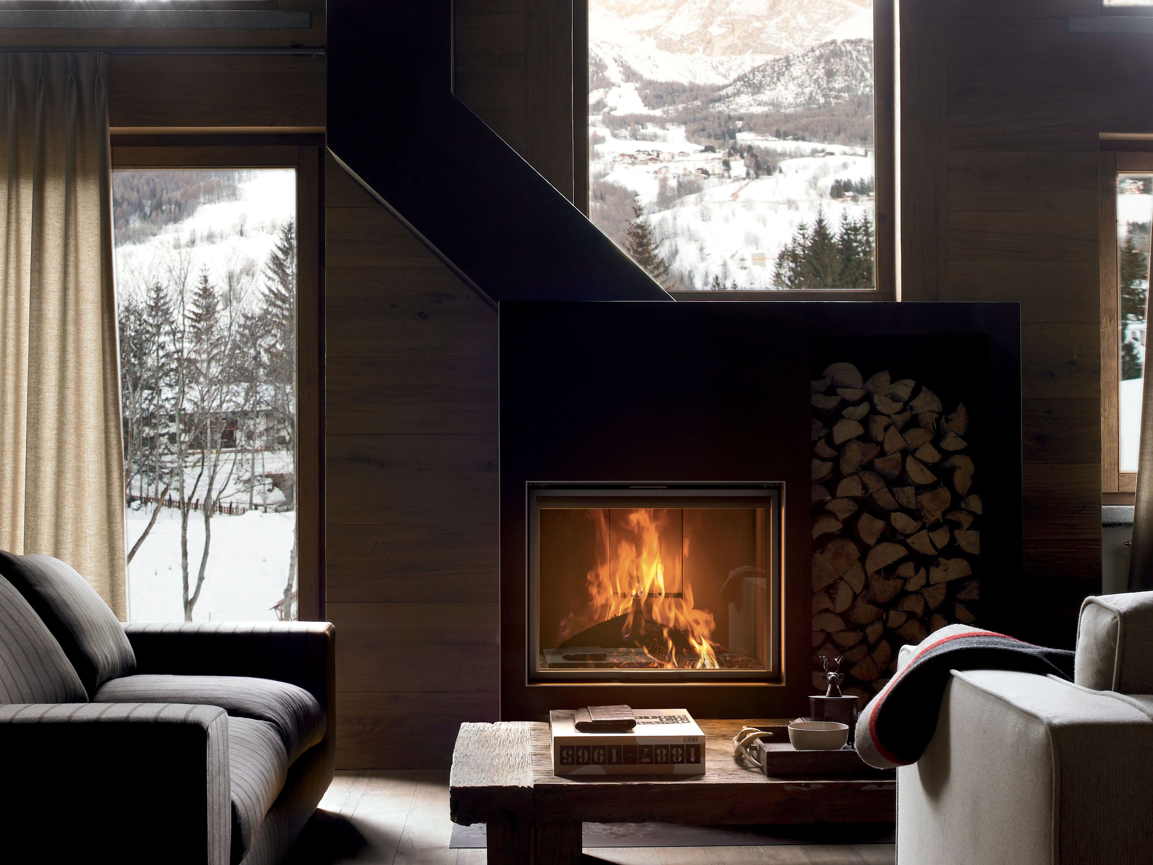 Утопленный дровяной камин с панорамным стеклом MCZ PLASMA 85 WOOD ARCH-00072517