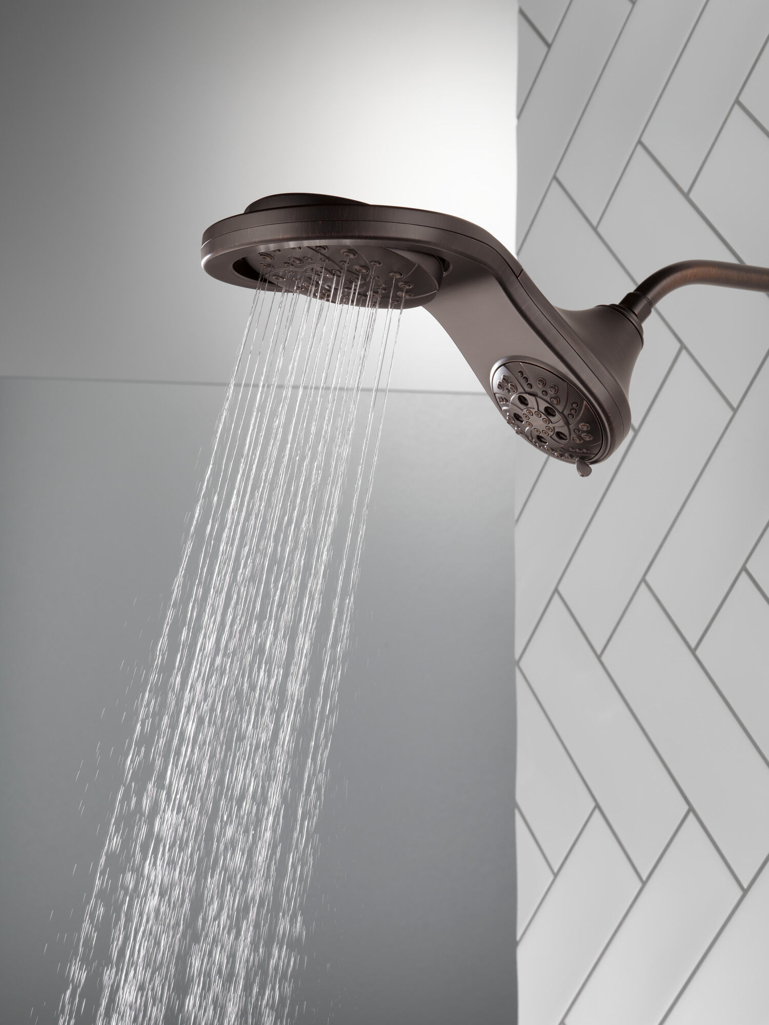 58581-RB25-PK HydroRain® H2Okinetic® 5-регулировочная душевая лейка два в одном Delta Faucet Universal Showering Венецианская бронза  - Вид №7