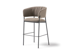 Высокий тканевый мягкий стул с подлокотниками