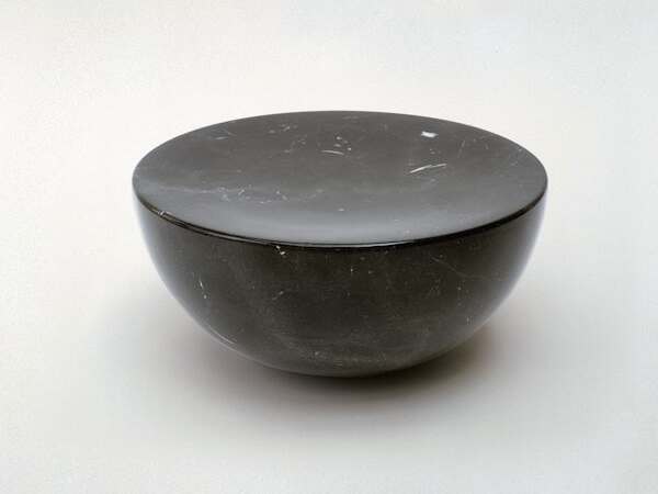 Низкий стул из черного мрамора Marquina Michael Anastassiades MEDITATION ARCH-00138652 - Вид №1