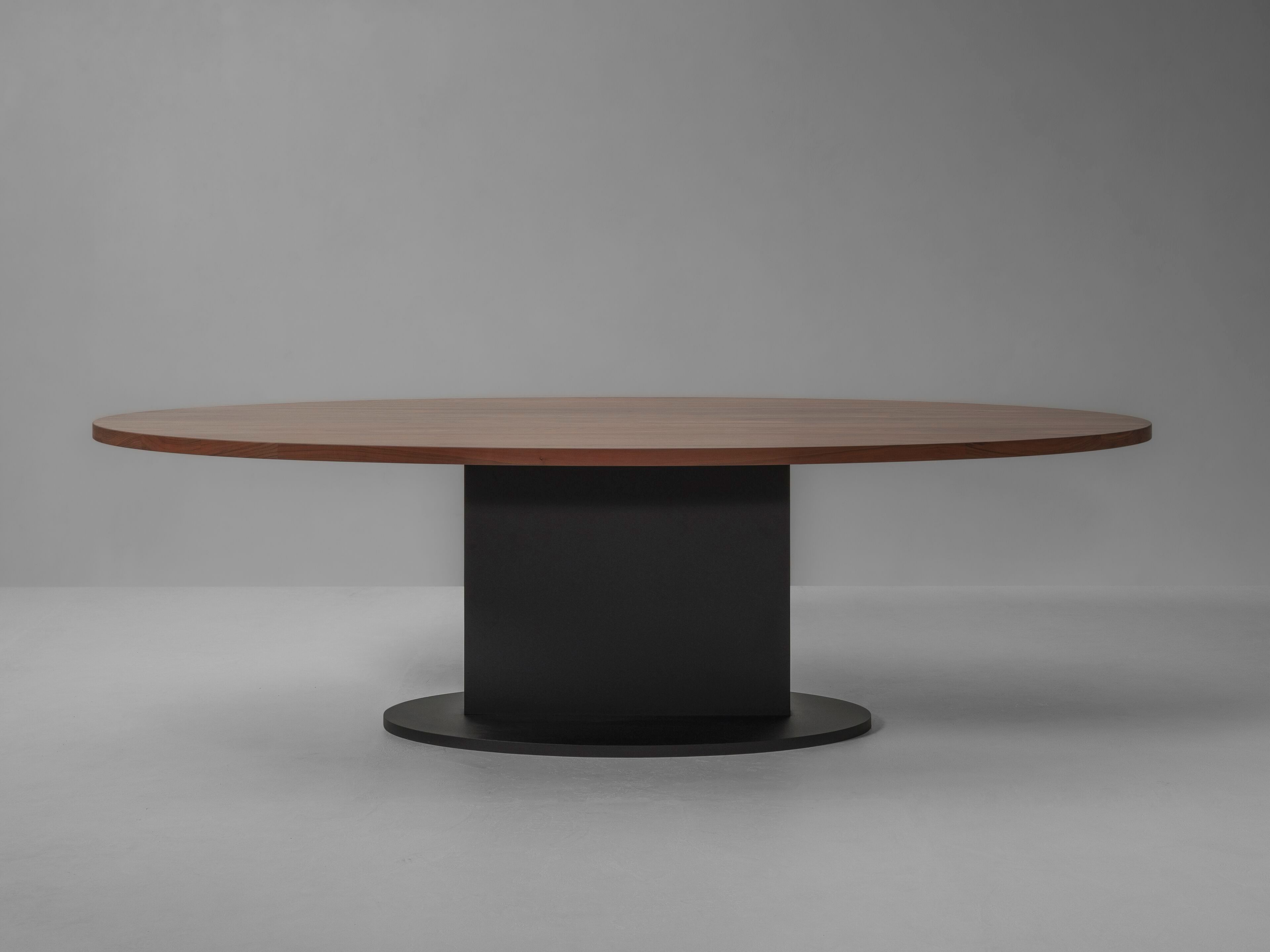 Овальный обеденный стол из стали и дерева Van Rossum OPIUM ARCH-00007427