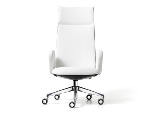 Вращающееся офисное кресло с высокой спинкой