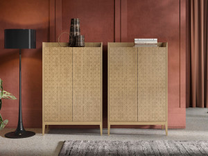 Дубовый шкаф с ящиками