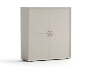 Шкаф с распашными дверцами