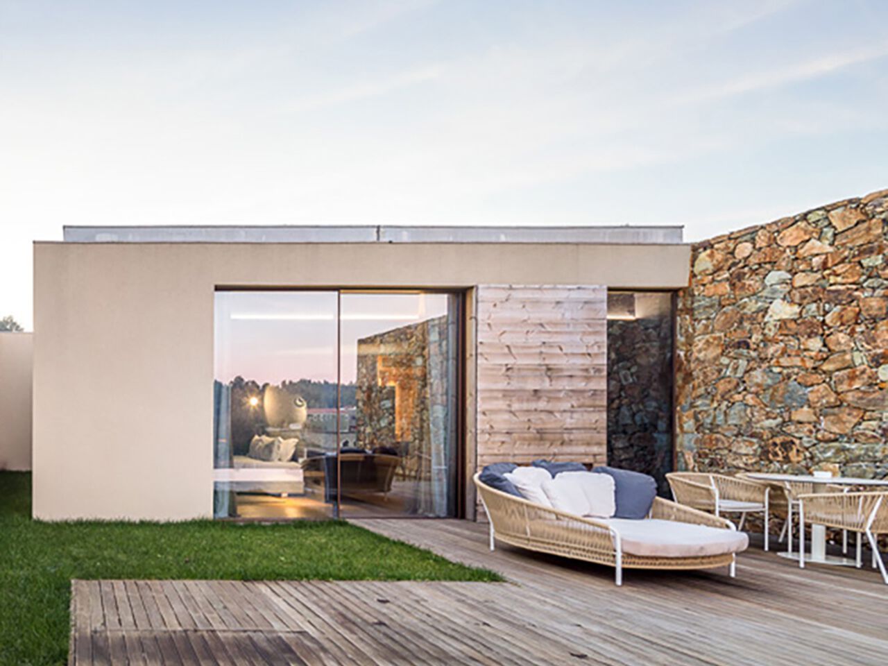 Окно с откидной створкой из закаленного стекла panoramah! AH! TILT & TURN ARCH-00126084 - Вид №1