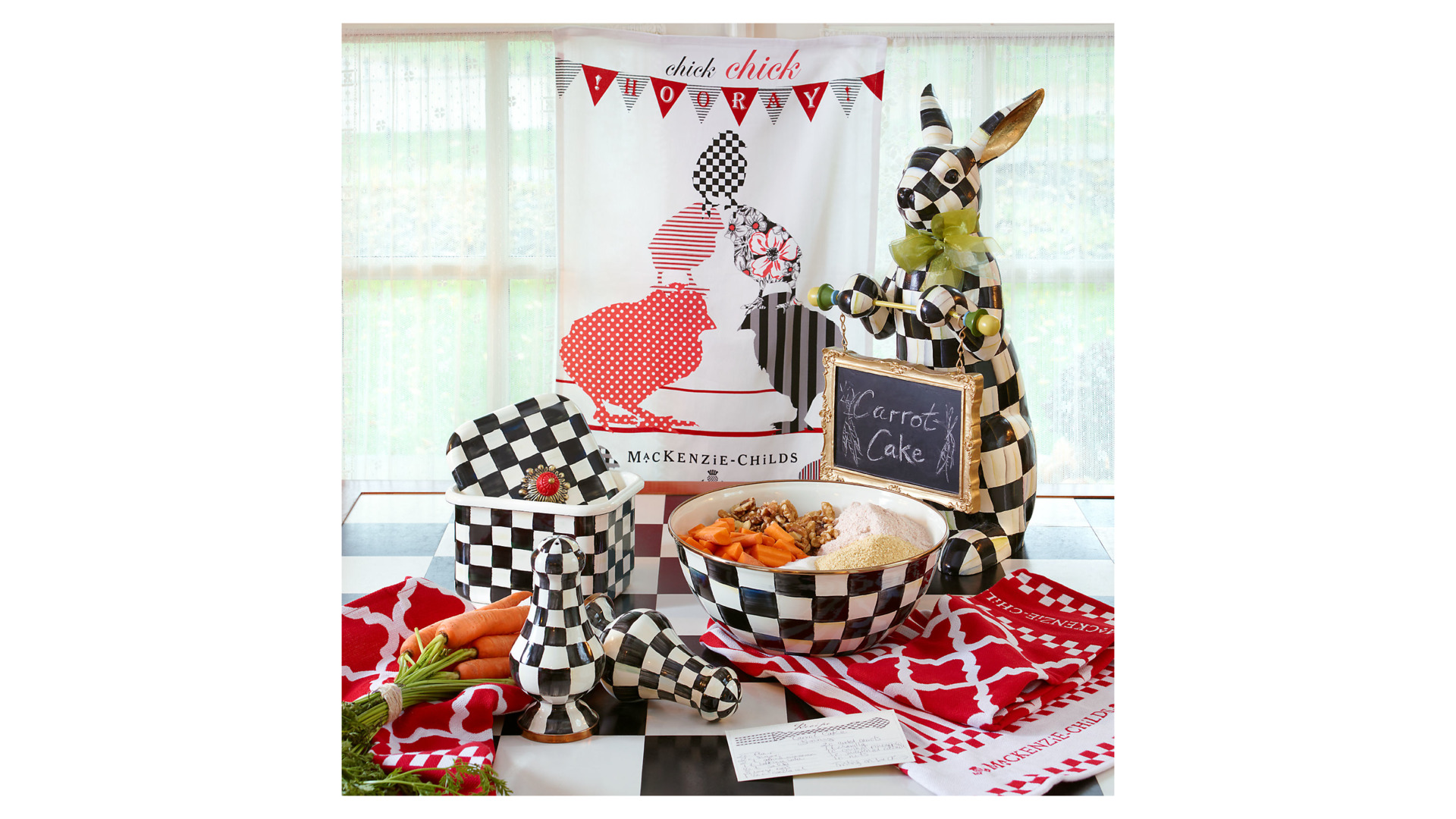 10654405 Mackenzie-Childs Статуэтка "Кролик с меню" Courtly Check Полирезина  - Вид №2