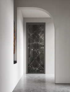 Распашная дверь из алюминия и Laminam® со скрытыми петлями