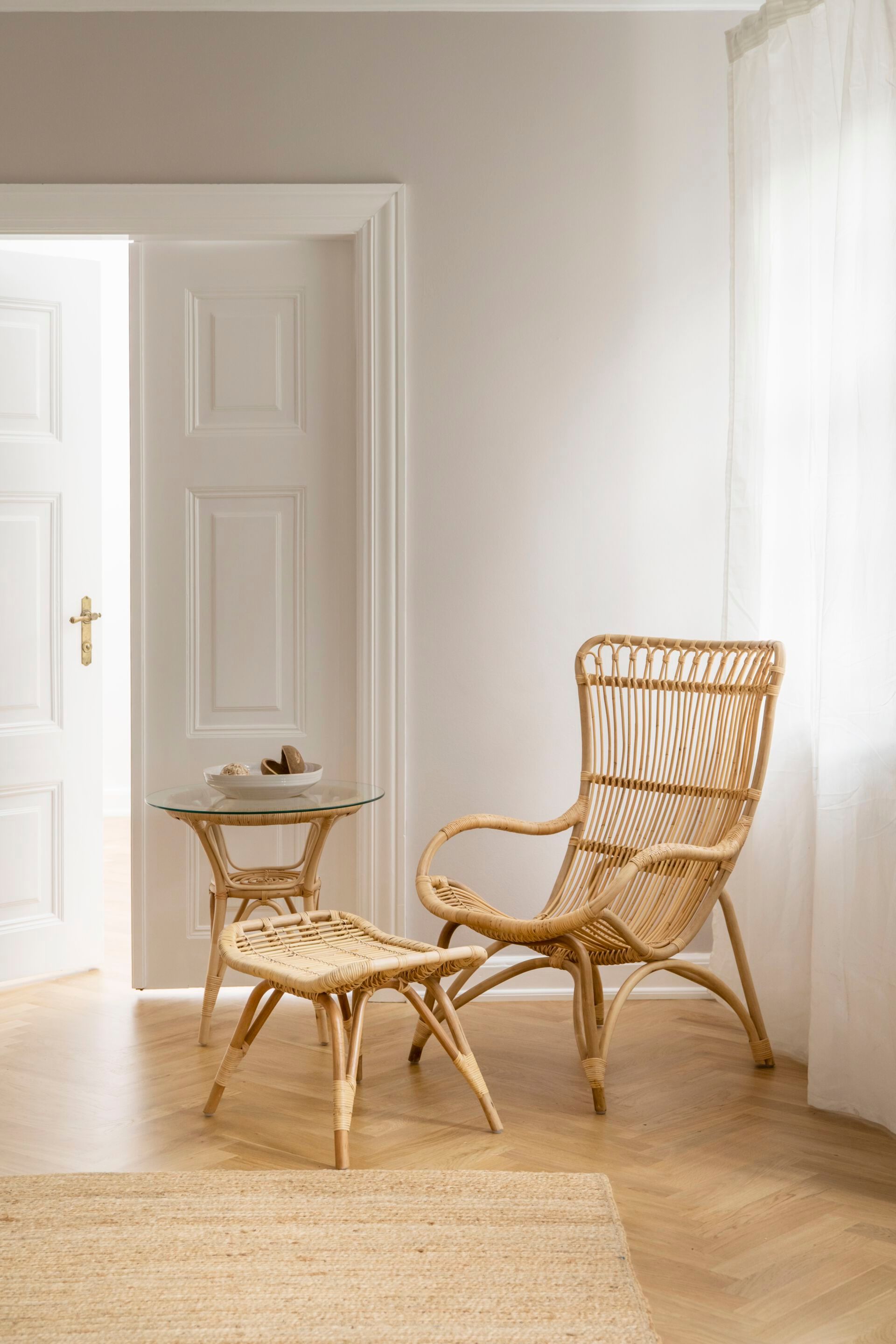 Высокий круглый журнальный столик из ротанга и стекла Sika Design Originals ARCH-00115313 - Вид №2