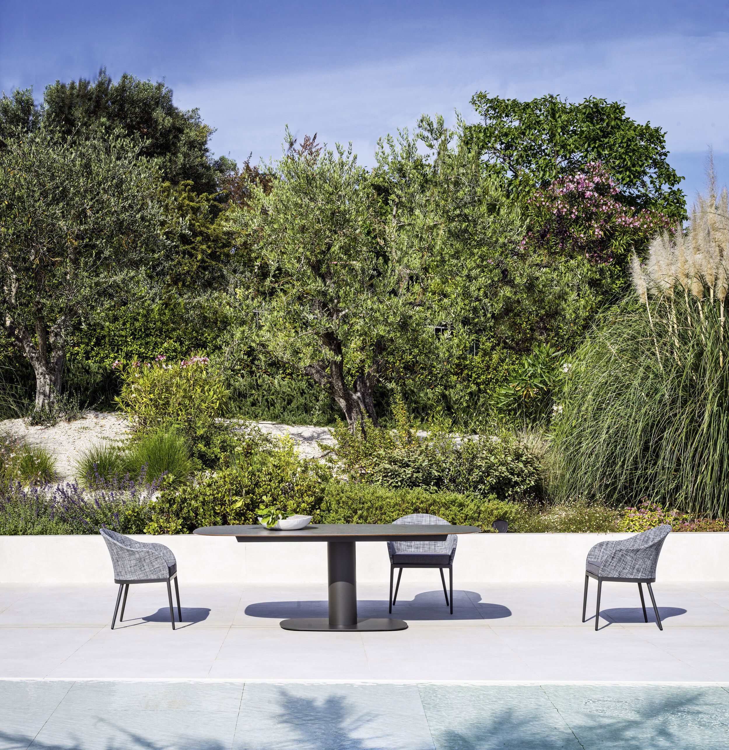 Стальной овальный садовый стол Varaschin ARCH-00010090 - Вид №2