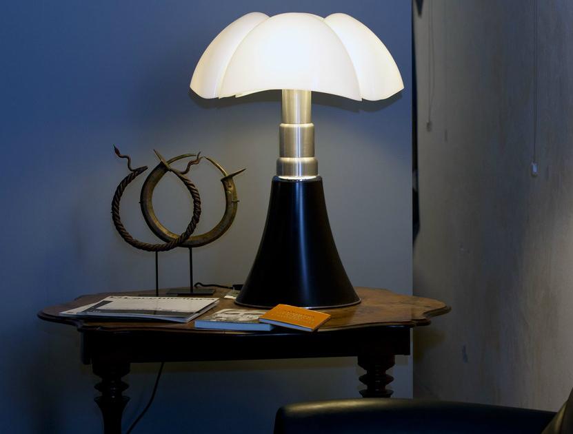 Martinelli Luce Настольная лампа из стали и абажур из метакрилата Pipistrello 620 - Вид №1