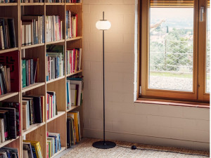 Торшер из стали и стекла