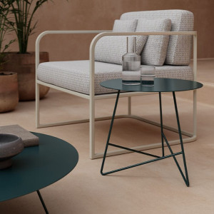 Стальное садовое кресло с подлокотниками