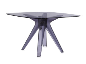 Квадратный стол из хрусталя и инженерного пластика