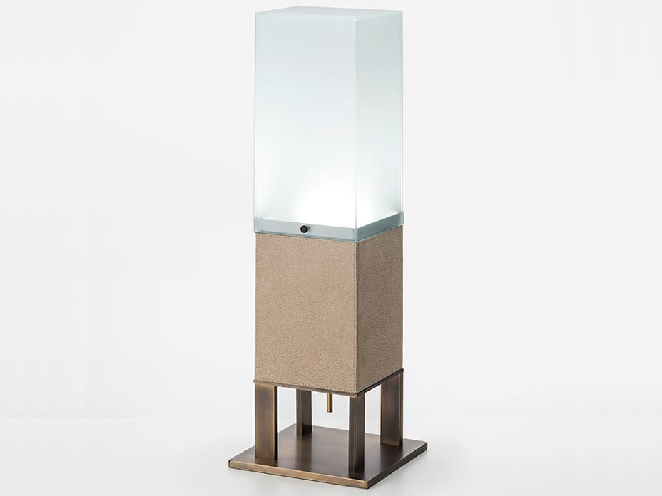 Кожаная светодиодная настольная лампа OAK Милан ARCH-00028993