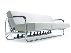 Кожаный диван-кровать с одной книгой