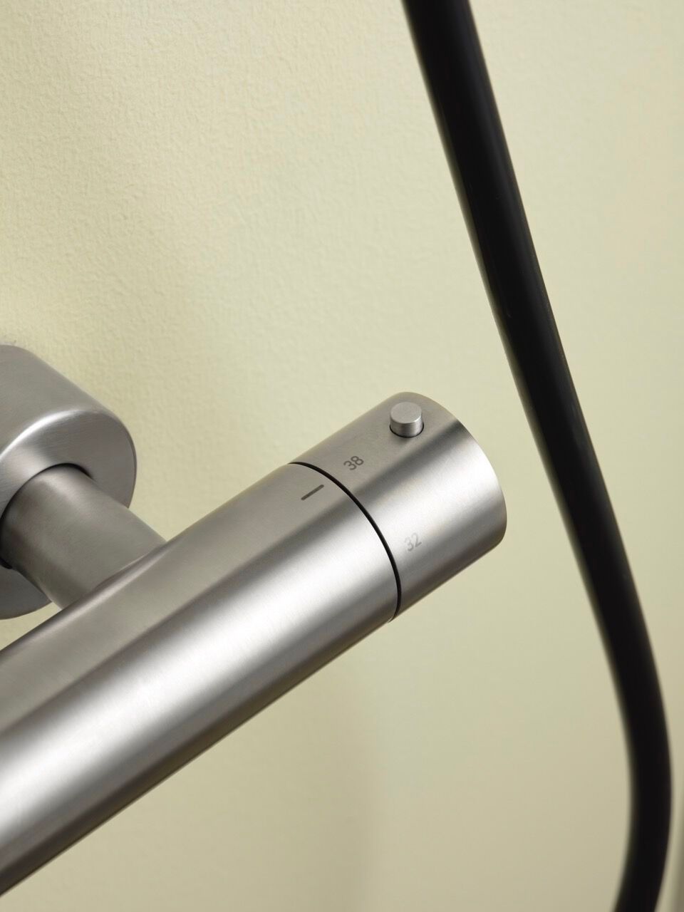 Термостатическая душевая колонна из нержавеющей стали с душем и ручным душем BEAMTECH Level ARCH-00139539 - Вид №8