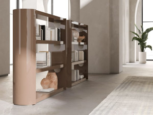 Отдельно стоящий книжный шкаф из лакированного дерева