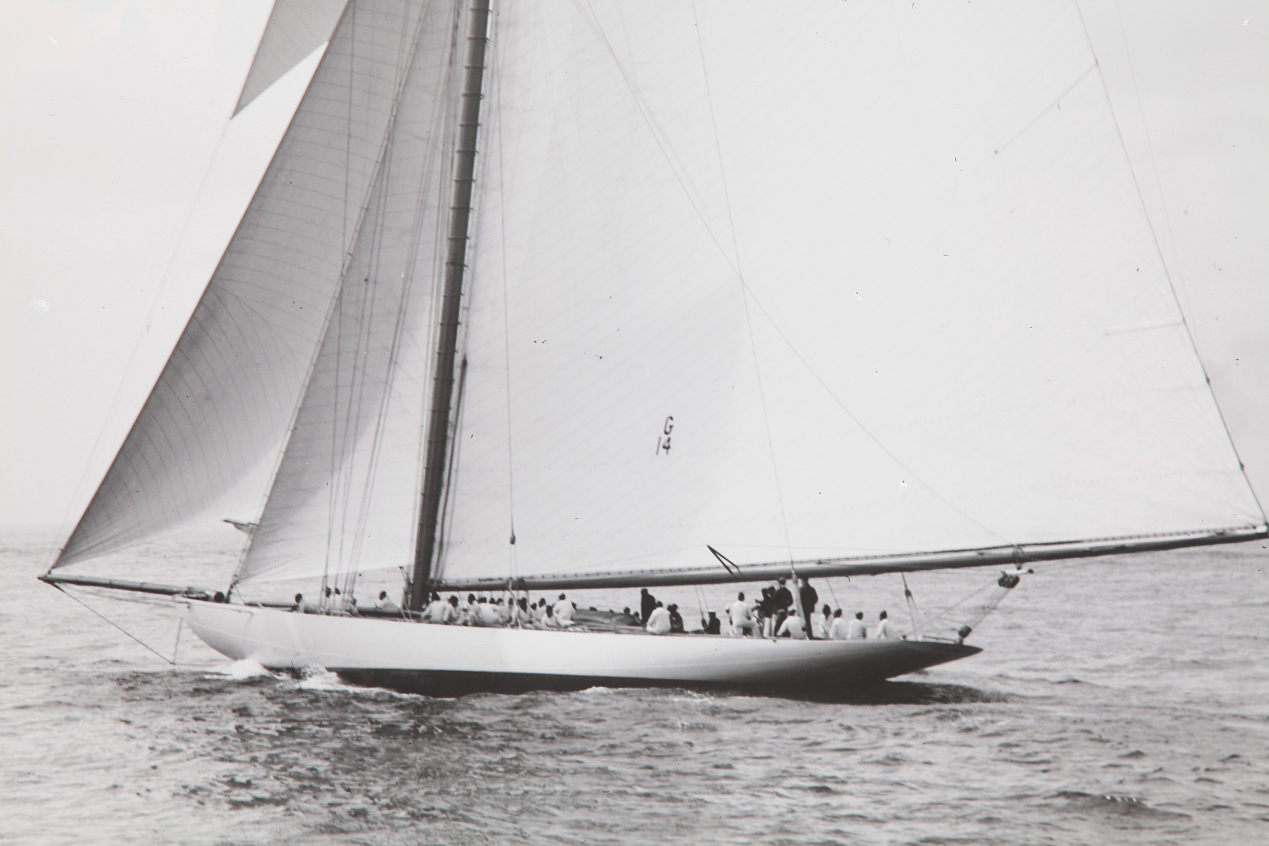 2000983161390 Постер Sailboats Race During Cruise COSMO RED  - Вид №1