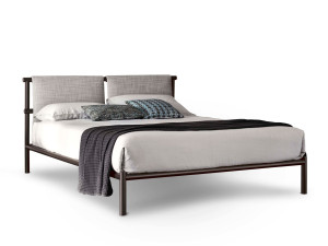 Металлическая двуспальная кровать с мягким изголовьем
