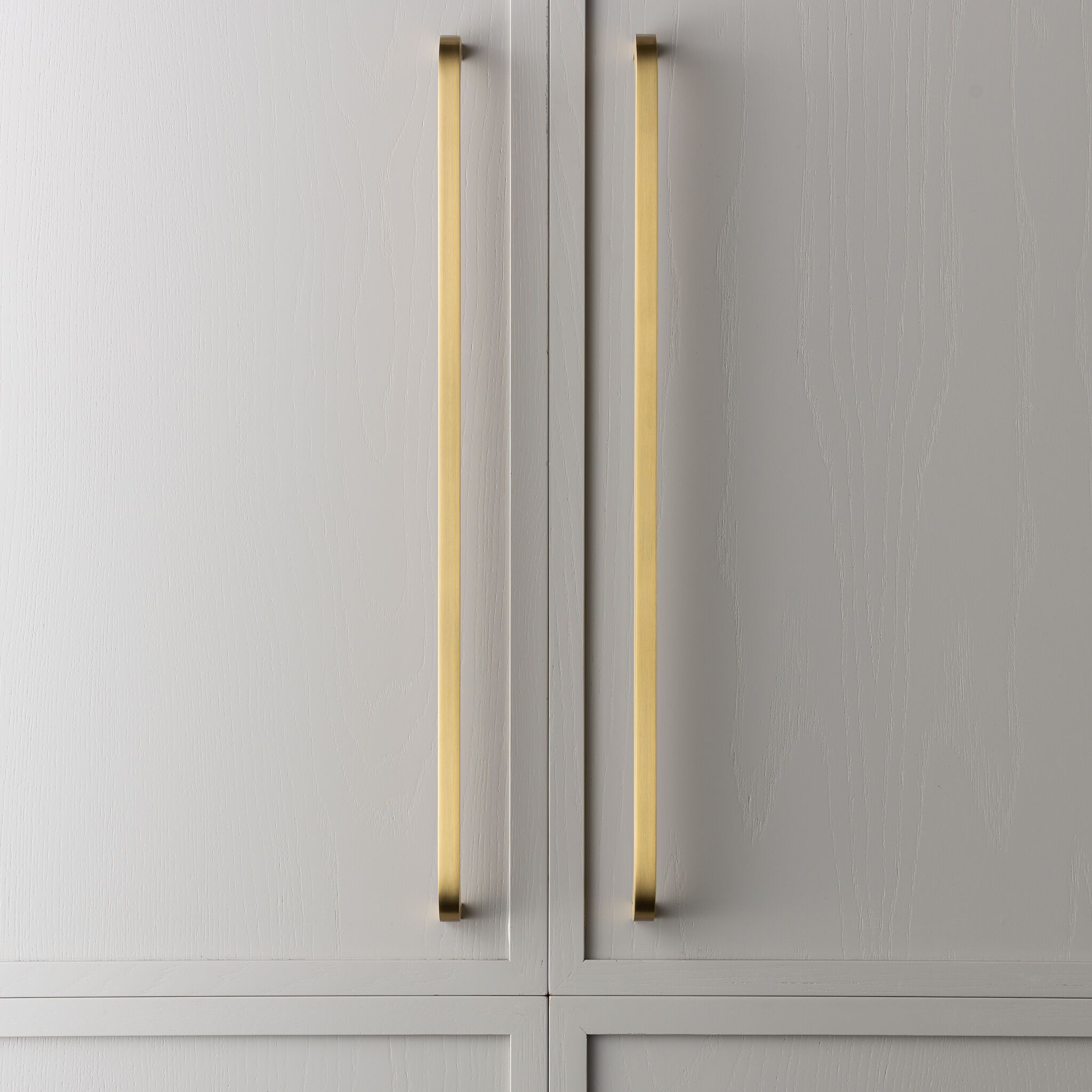 Латунная мебельная ручка Lo & Co Interiors Curve ARCH-00101114 - Вид №8