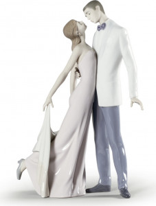 10668985 LLADRO Фигурка Lladro "Счастливая годовщина" 21x32см Фарфор