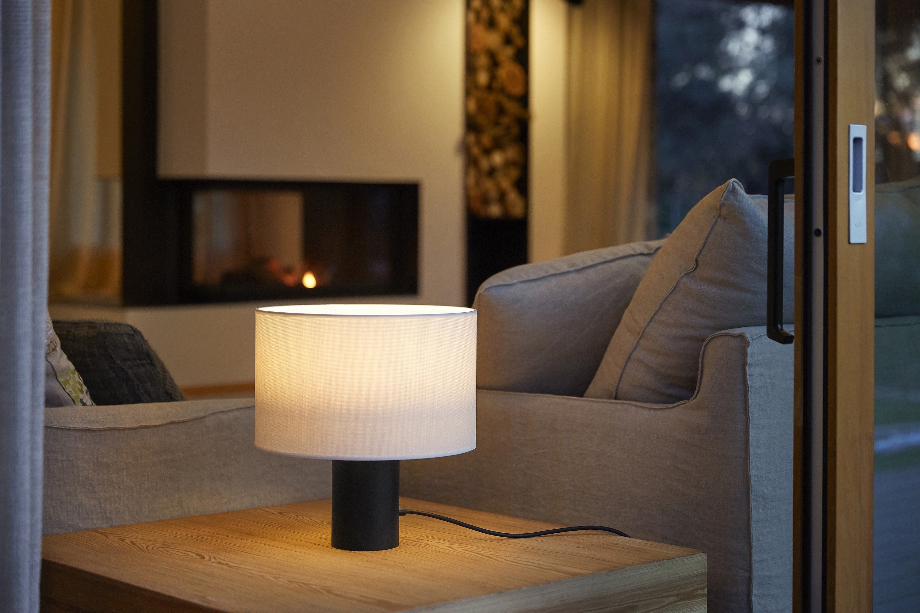 Металлическая настольная лампа с абажуром из полиэстера Estiluz ARCH-00128354 - Вид №1