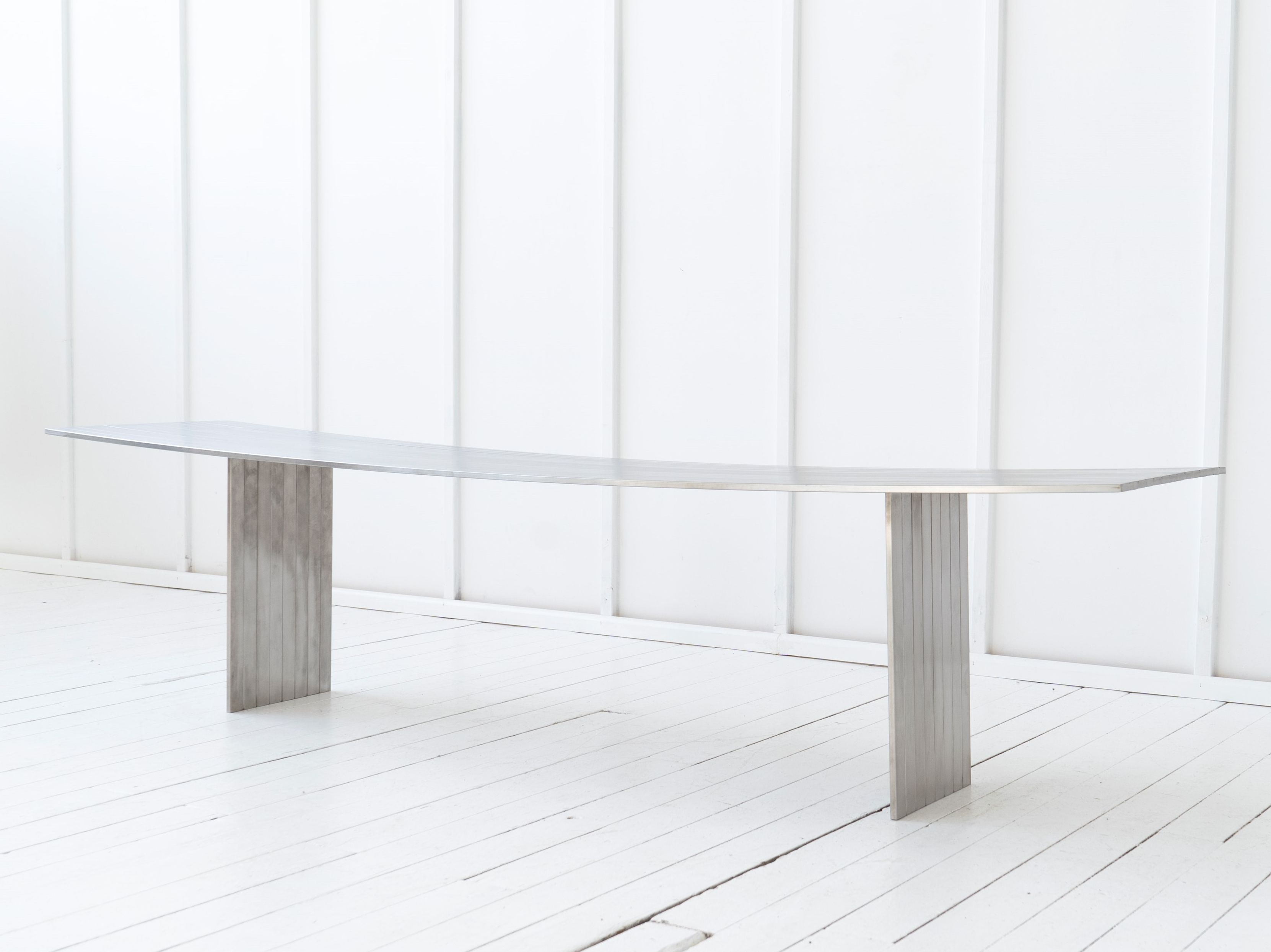 Скамья из нержавеющей стали Movimento Gallery Katryna Sadauskaite ARCH-00020335