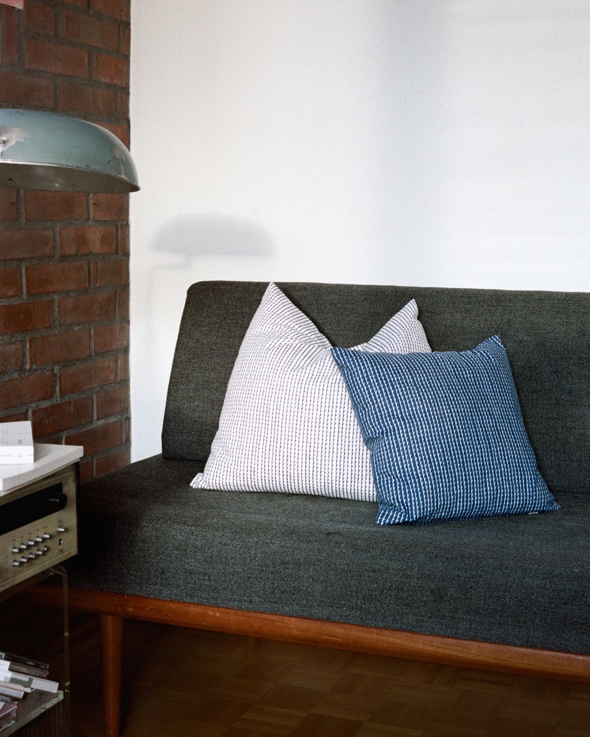 Квадратная подушка из хлопка Artek журнал ARCH-00036755 - Вид №6