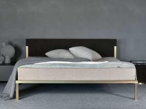 Мягкое изголовье для двуспальной кровати