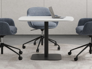 Деревянный стол с центральным основанием