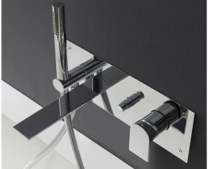 Rubinetterie Treemme Смеситель для ванны настенный с ручным душем Ran 2205