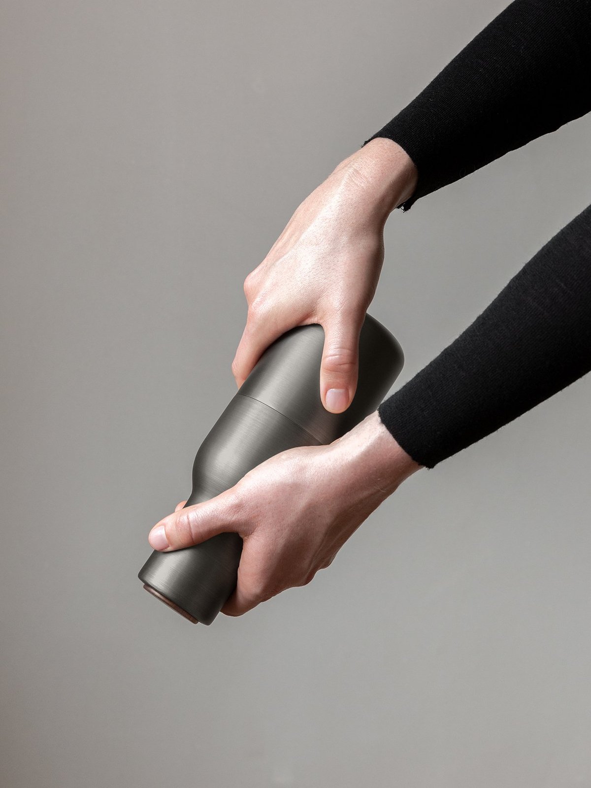 4415599 MENU Мельница для бутылок, 2 предмета Углерод / Ясень с. Стальная крышка  - Вид №2