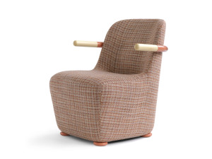 Тканевое кресло с подлокотниками