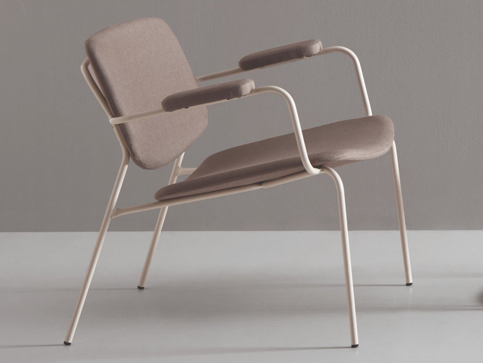 Тканевое кресло с подлокотниками Mobboli Cap ARCH-00097579