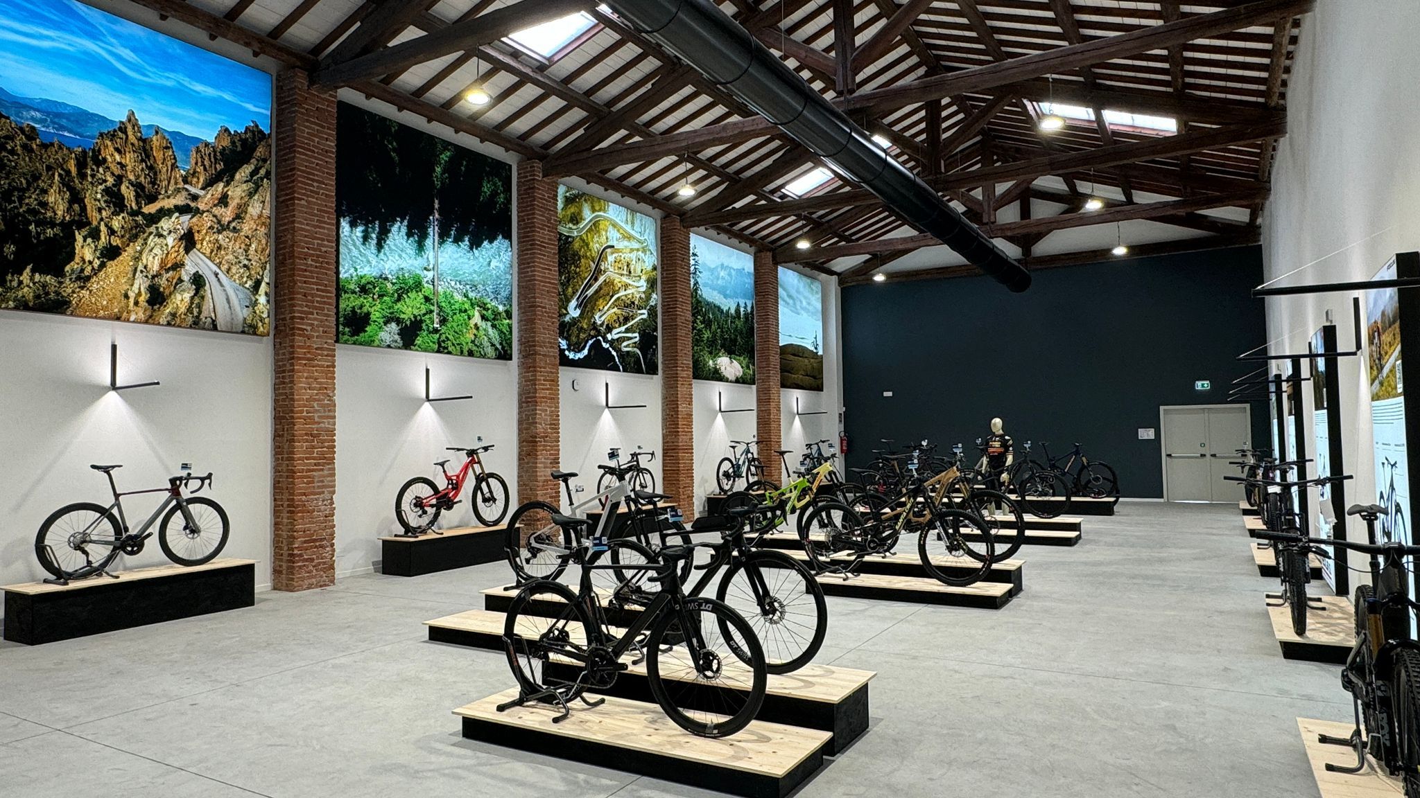 Алюминиевая и тканевая система для оформления магазинов ABS Group ALLESTIMENTI PER NEGOZI ARCH-00132654 - Вид №5