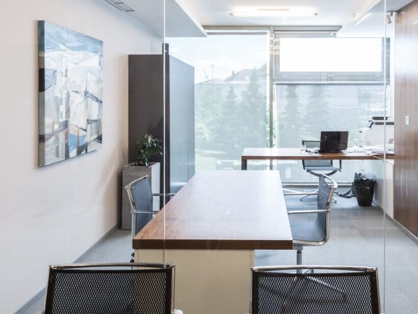 Стеклянная перегородка с контролем конфиденциальности VITRIK Vitrik ® Privacy ARCH-00036078 - Вид №3