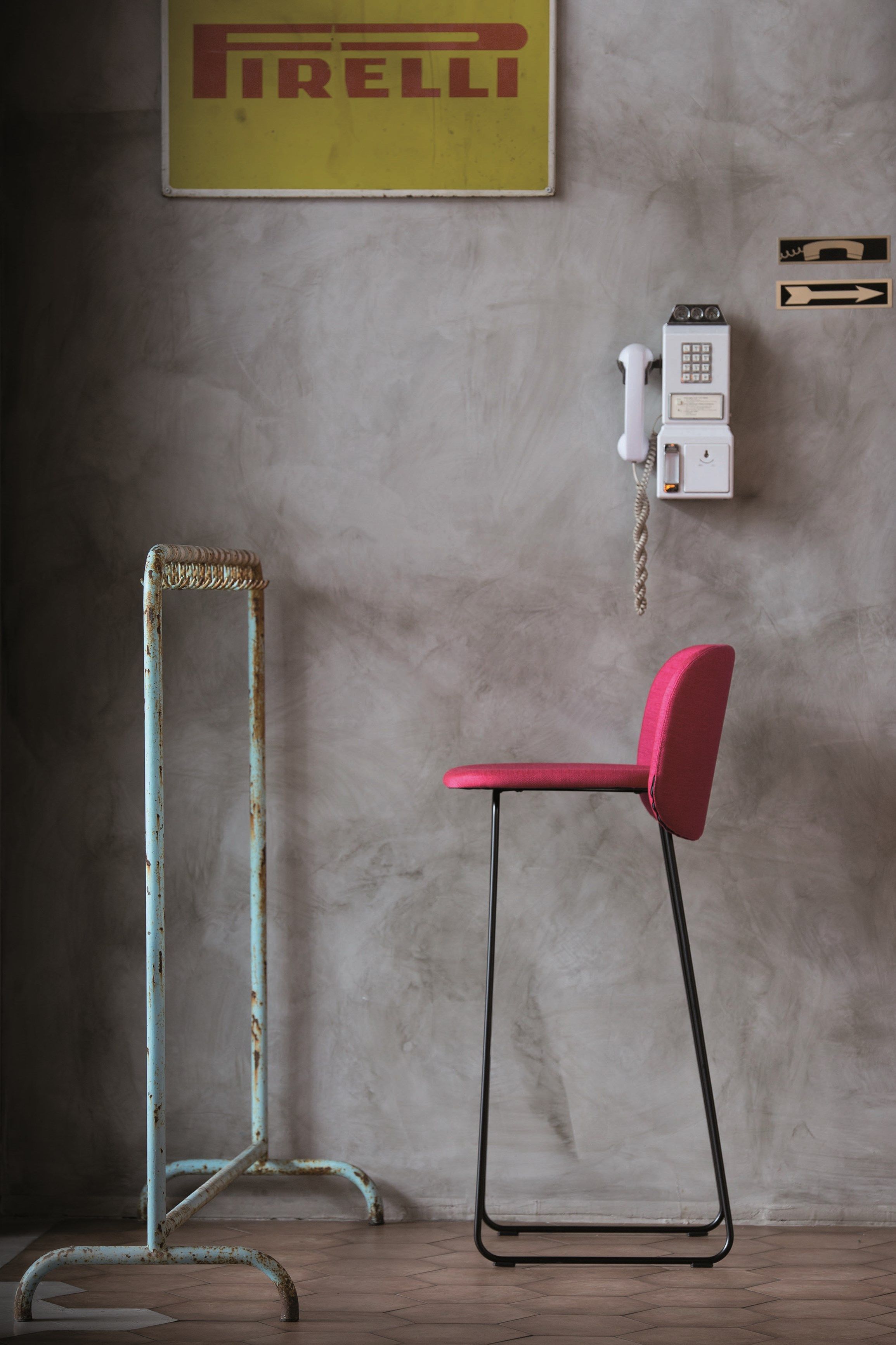 Высокий табурет из ткани с подставкой для ног CHAIRS & MORE ARCH-00051105 - Вид №1