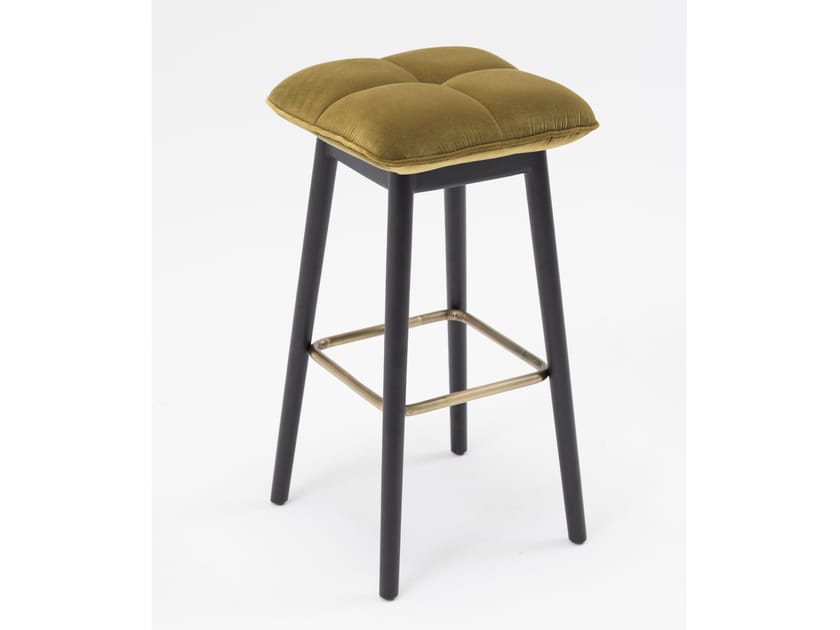 Высокий стул из ткани и ясеня с подставкой для ног Papell Design Squarez ARCH-00129885