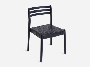 Штабелируемый деревянный стул и сиденье из переработанной кожи