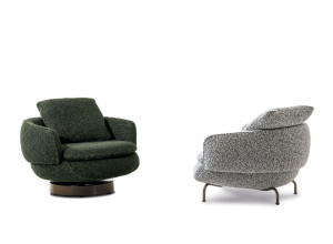 Тканевое кресло с подлокотниками