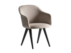 Мягкое тканевое кресло с подлокотниками