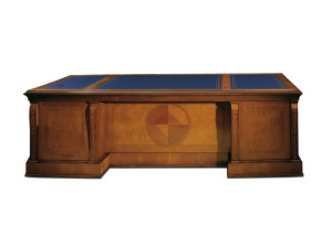 Деревянный исполнительный стол