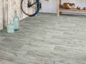 Нескользящий виниловый пол с эффектом дерева