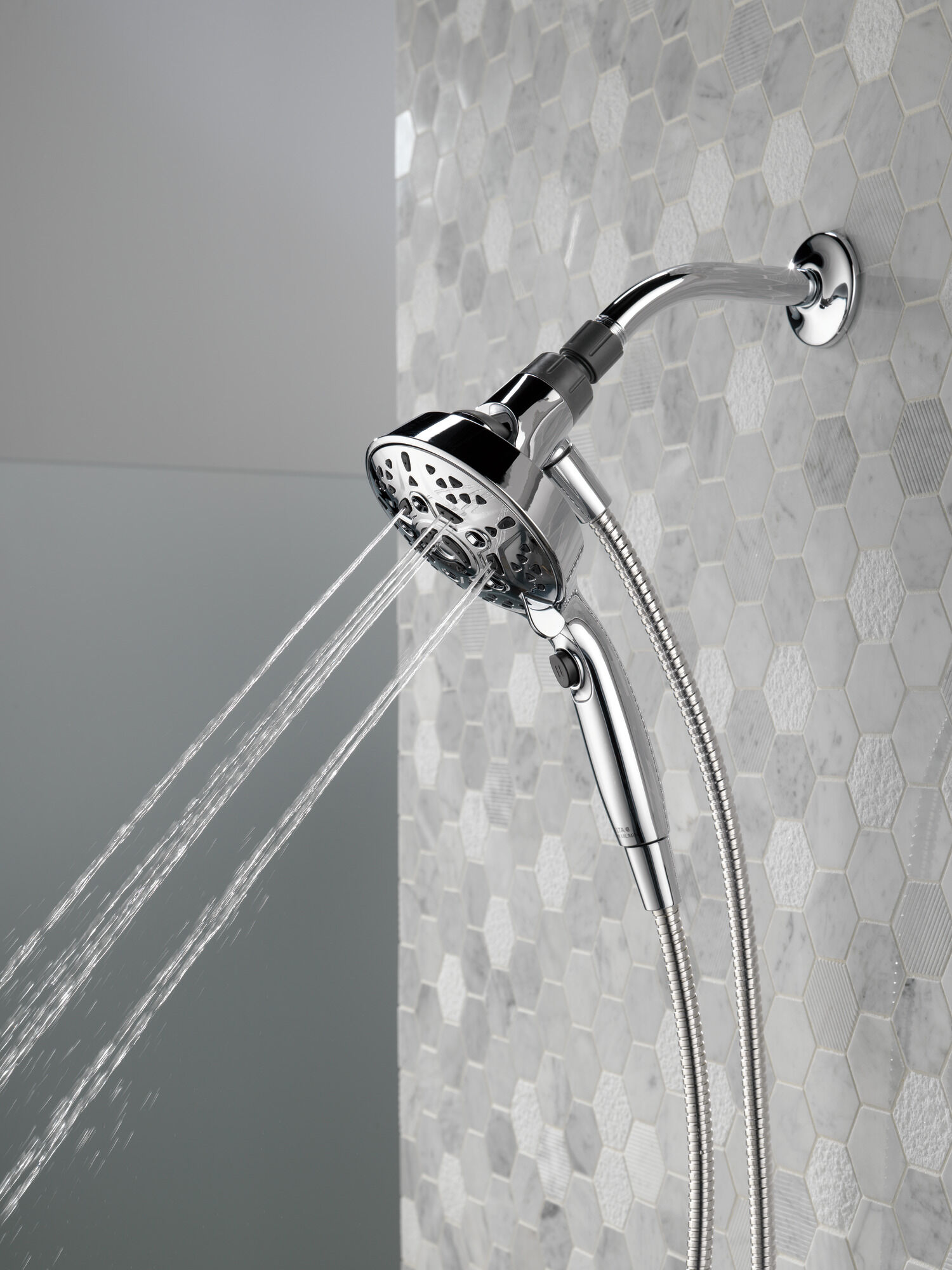 75707 Ручной душ SureDock ™ с 7 настройками Delta Faucet Delta Хром - Вид №17