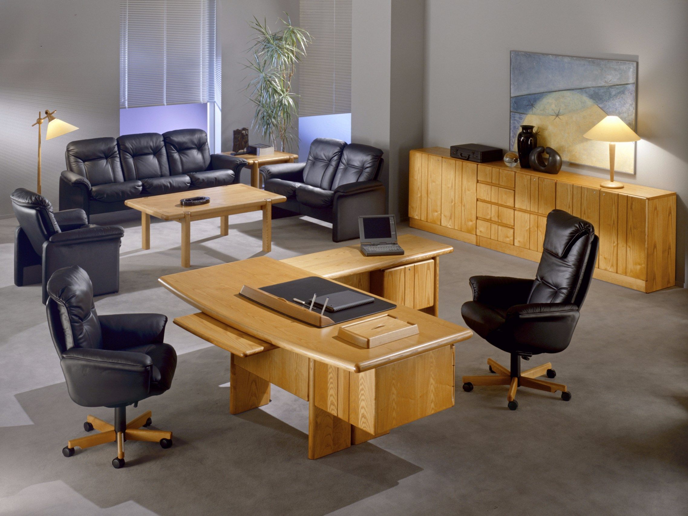 Деревянный угловой исполнительный стол Dyrlund Commodore ARCH-00081448 - Вид №1