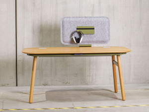 Деревянный прямоугольный стол